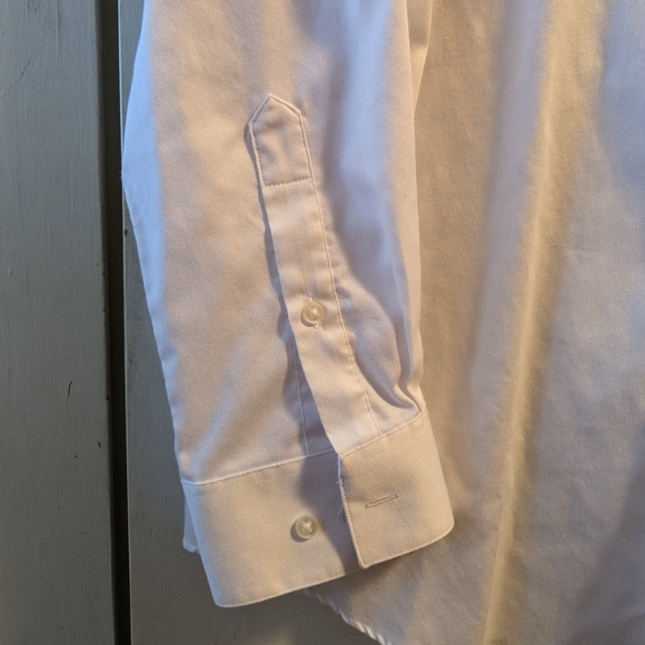 Van Heusen Dress Shirt - Picture 5 of 5